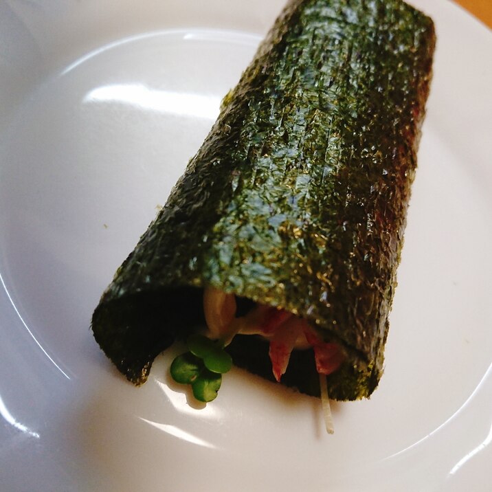 カニかまと玉子と貝割れの手巻き